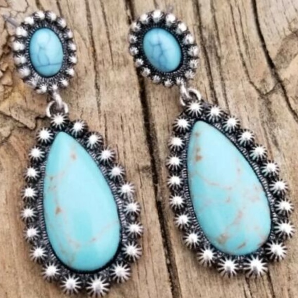 Vintage Boho Turquoise Earrings - Picture 2 of 2